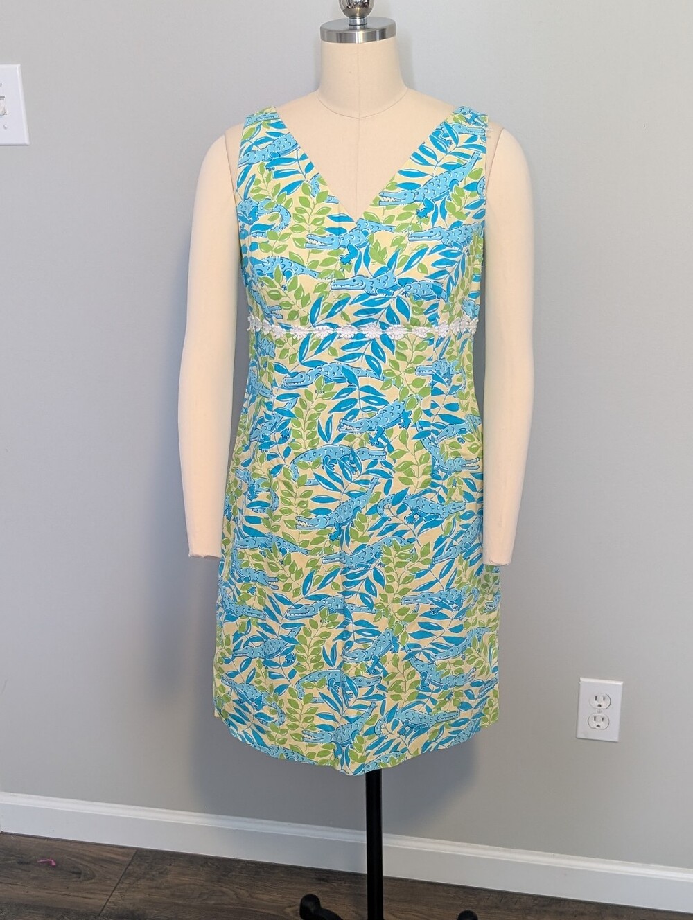 Lilly Pulitzer Sleeveless V-Neck Alligator Print Dress Blue & Green Size 6
